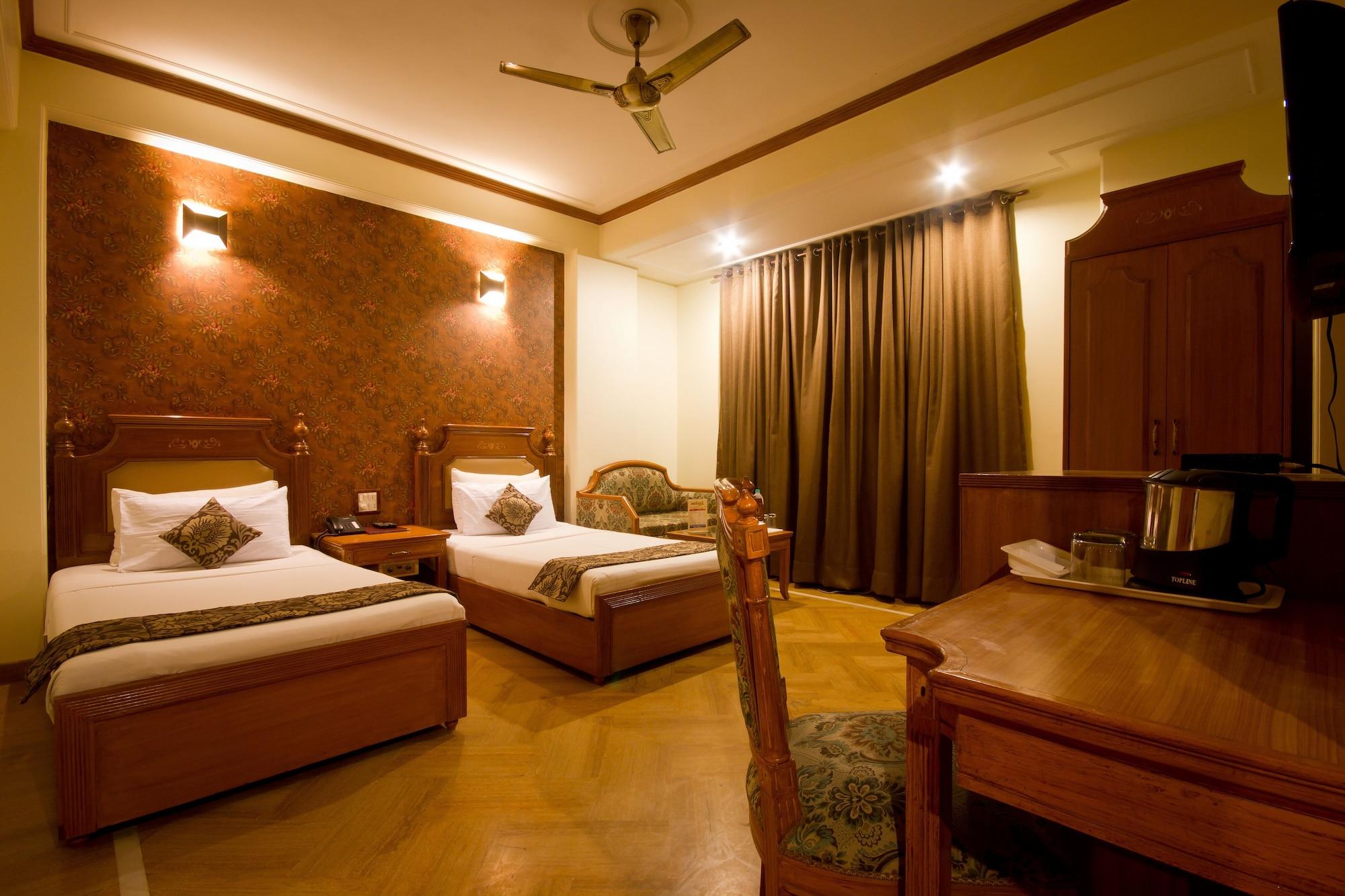 Hotel Sunstar Grand Delhi  Bagian luar foto