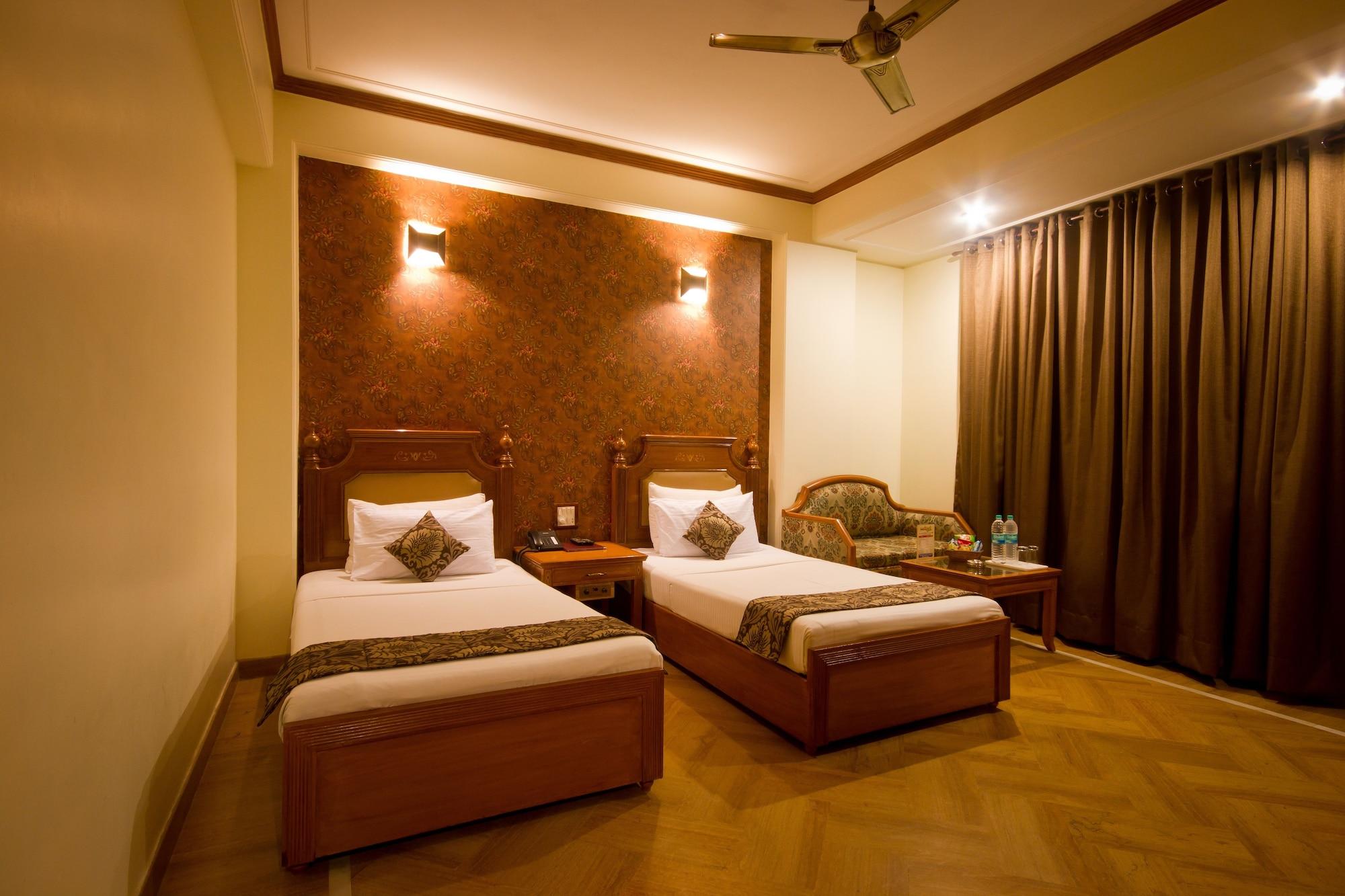 Hotel Sunstar Grand Delhi  Bagian luar foto