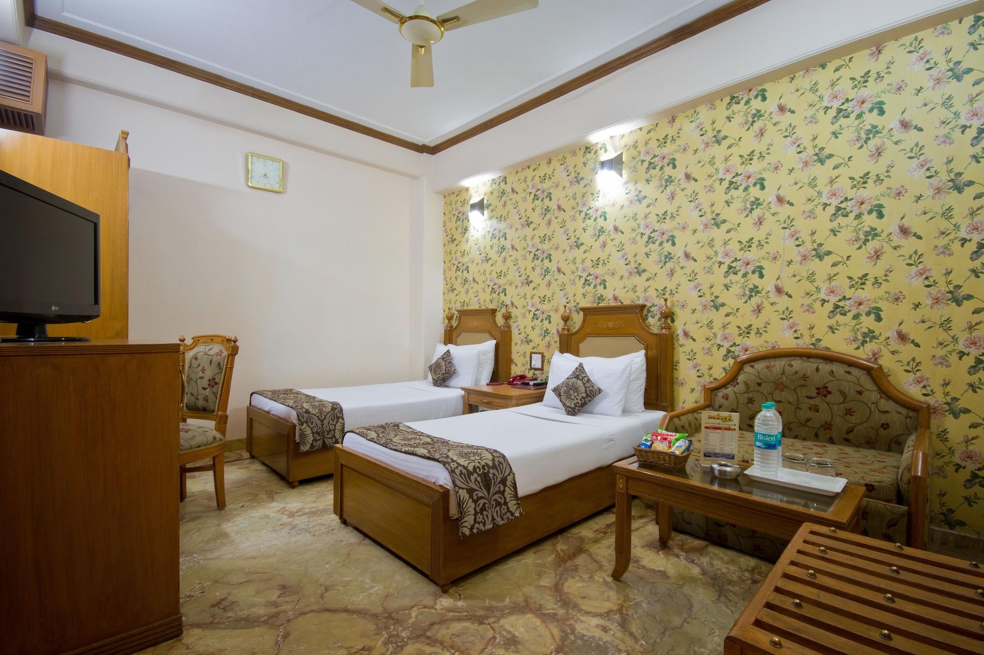 Hotel Sunstar Grand New Delhi Bagian luar foto
