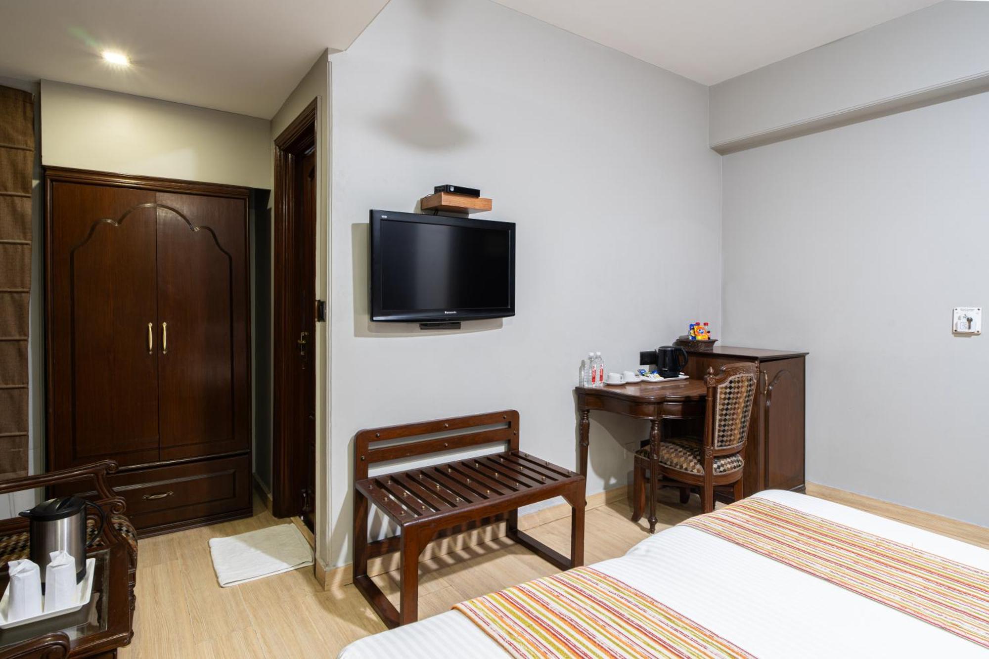 Hotel Sunstar Grand Delhi  Bagian luar foto