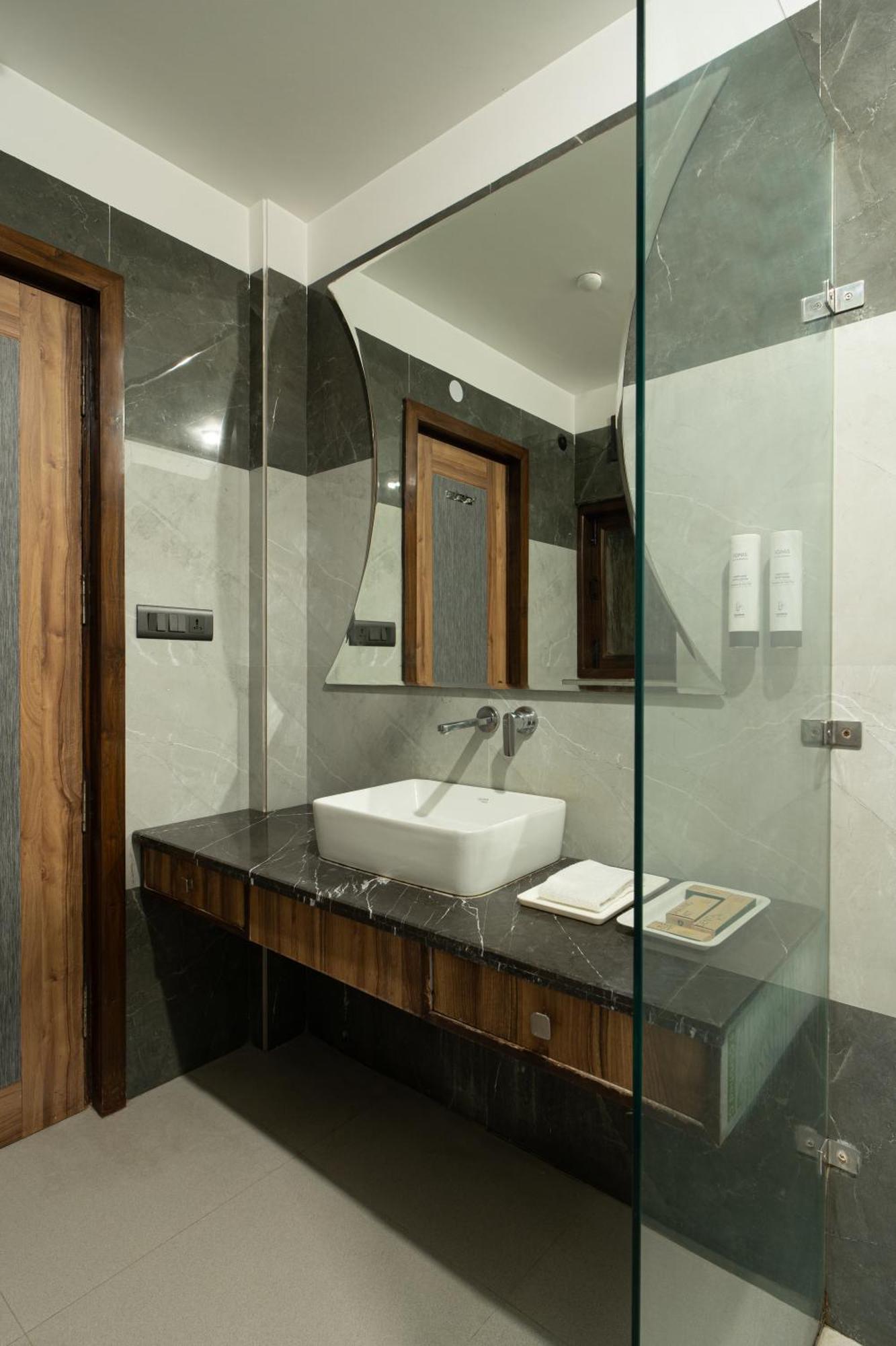Hotel Sunstar Grand Delhi  Bagian luar foto