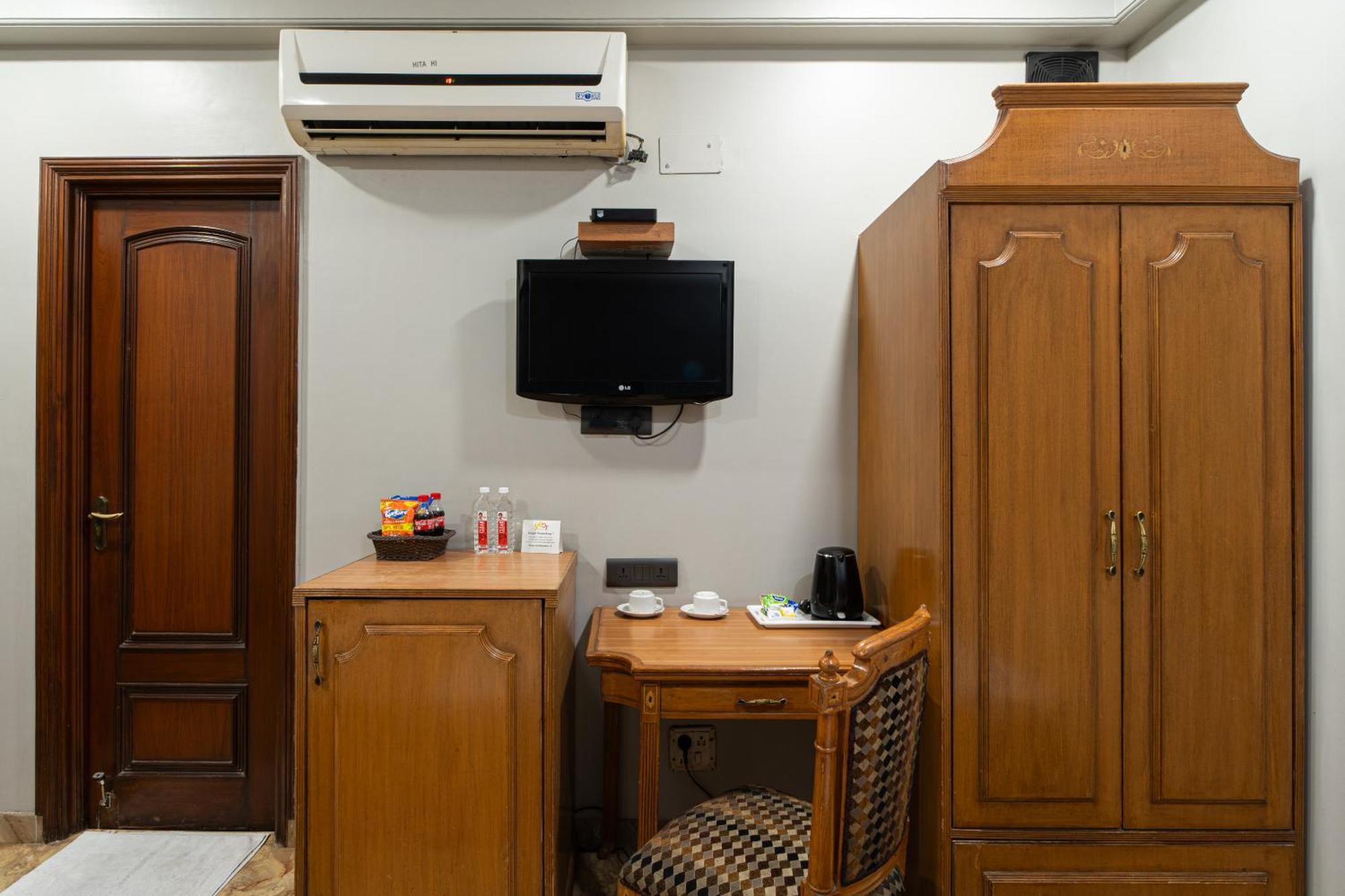 Hotel Sunstar Grand Delhi  Bagian luar foto