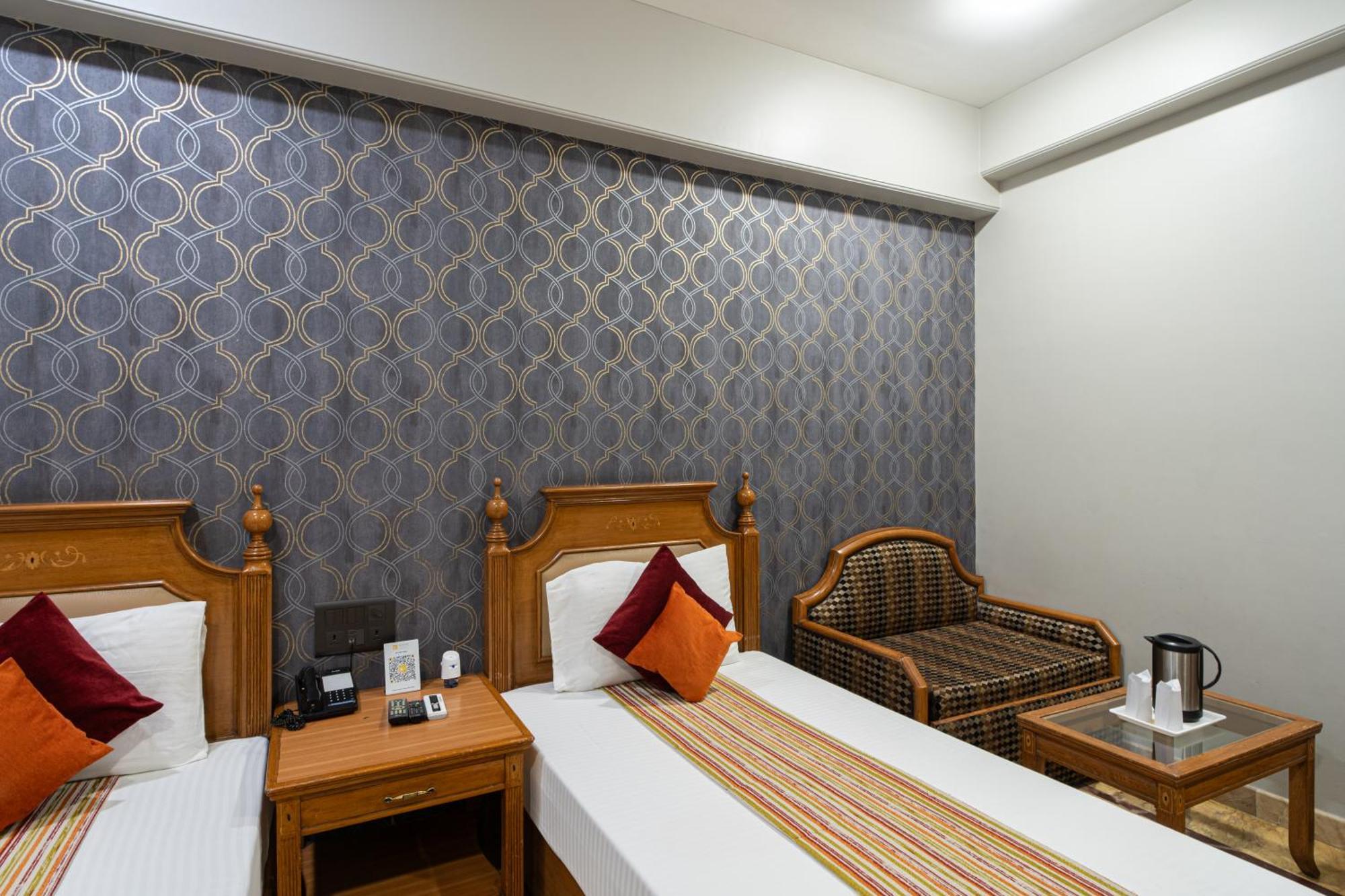 Hotel Sunstar Grand Delhi  Bagian luar foto