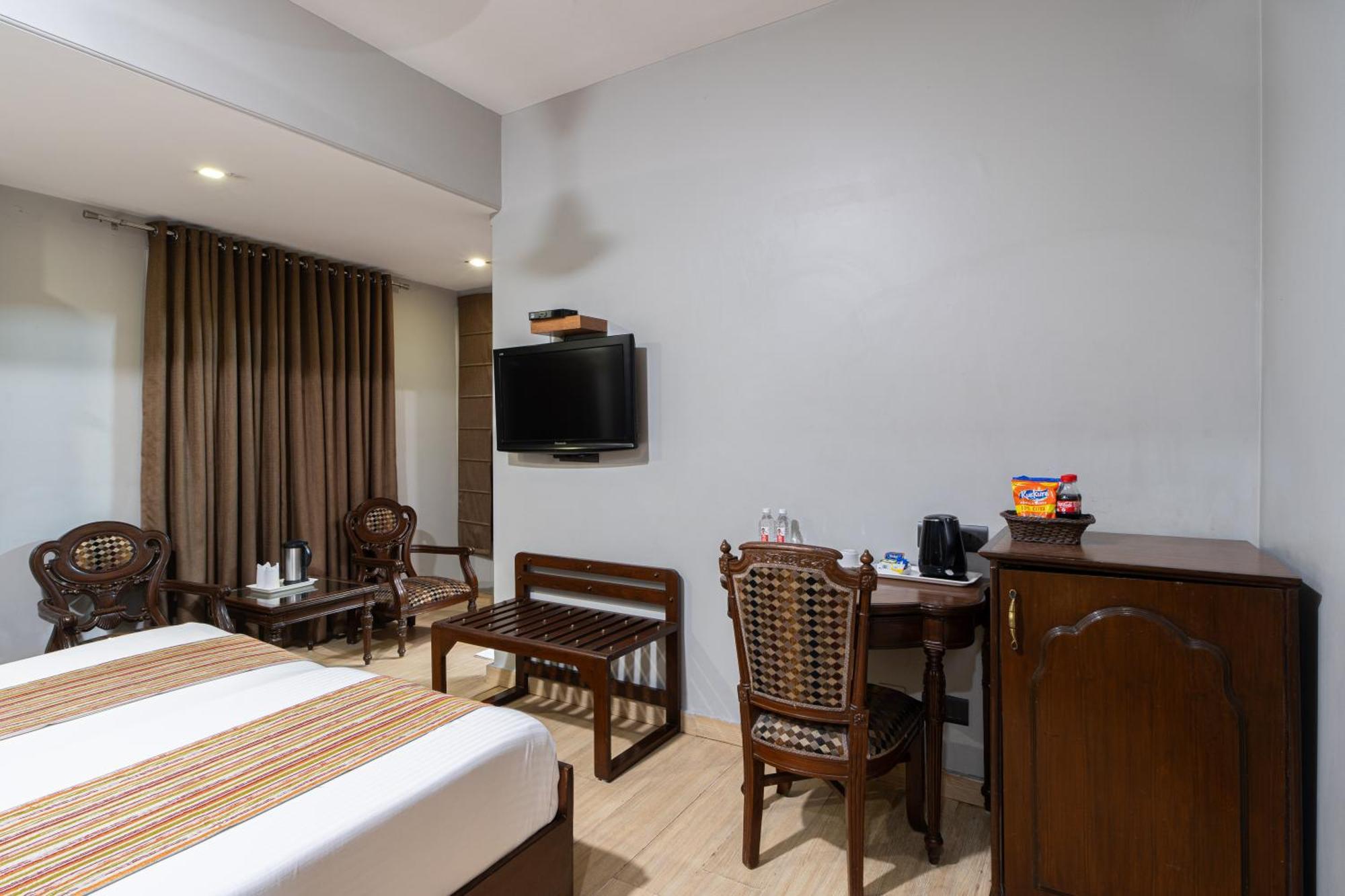 Hotel Sunstar Grand Delhi  Bagian luar foto