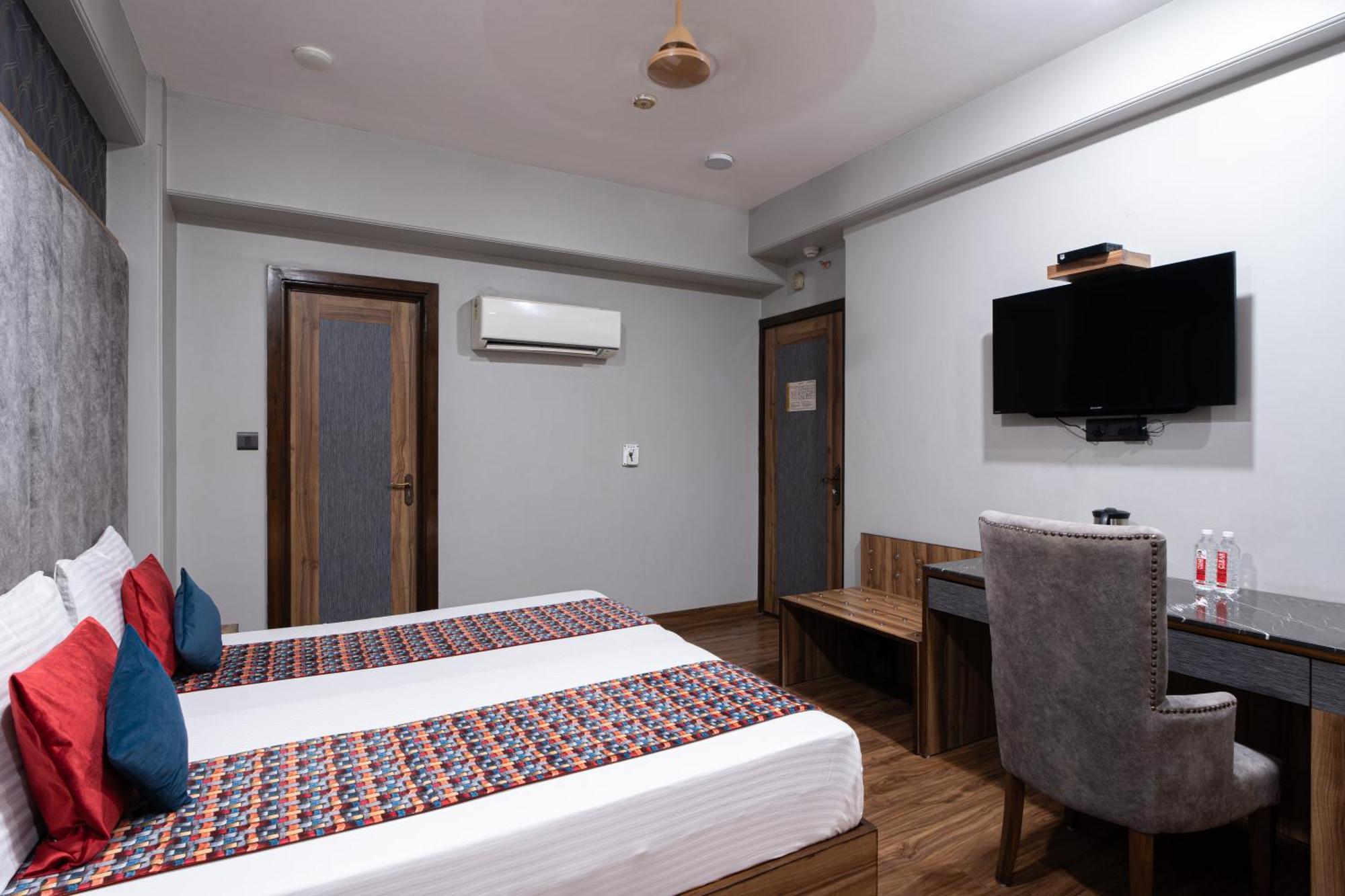 Hotel Sunstar Grand Delhi  Bagian luar foto