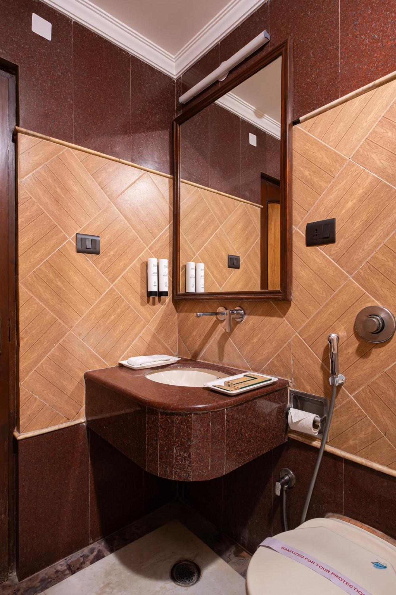 Hotel Sunstar Grand Delhi  Bagian luar foto