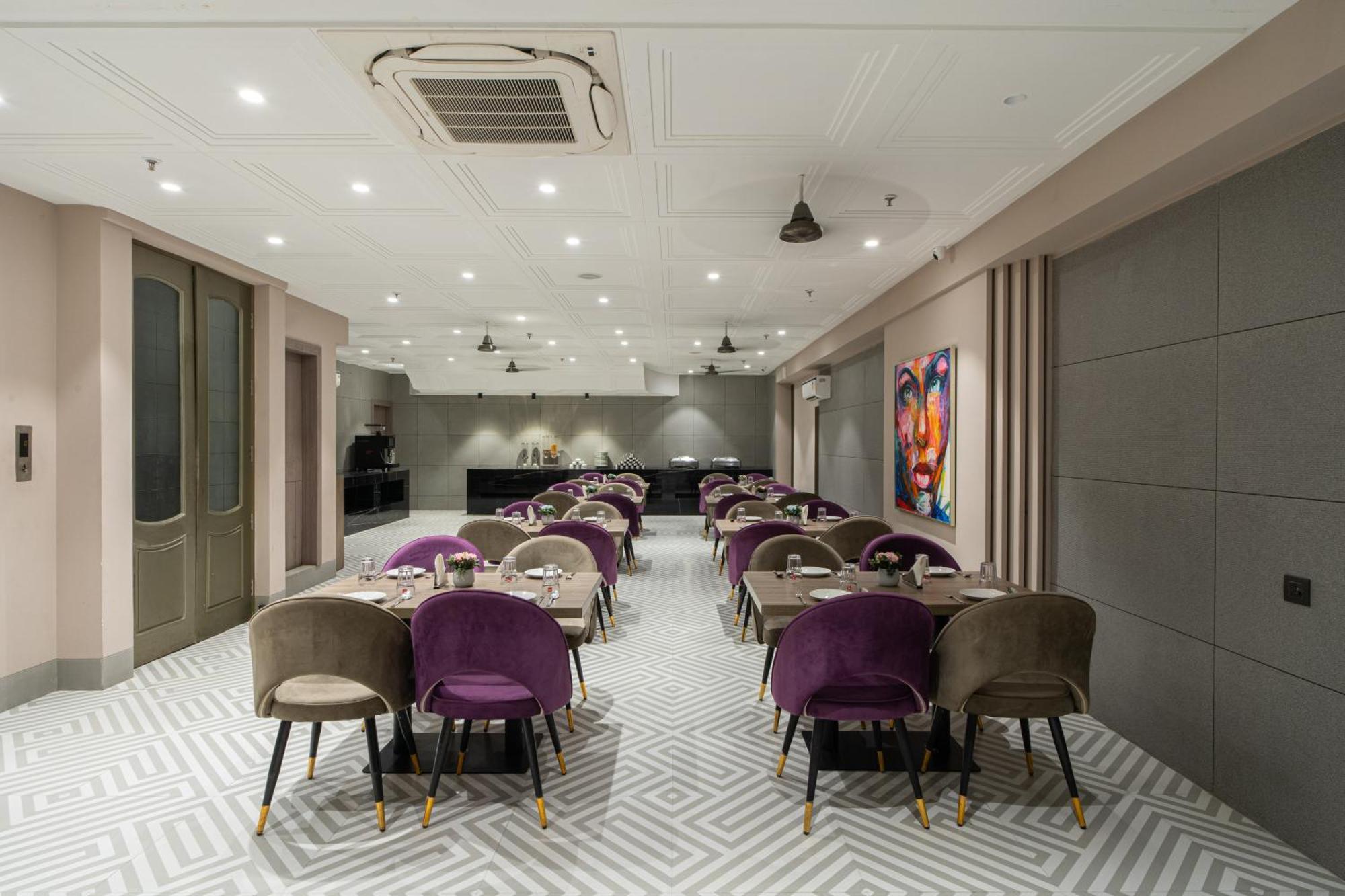 Hotel Sunstar Grand Delhi  Bagian luar foto