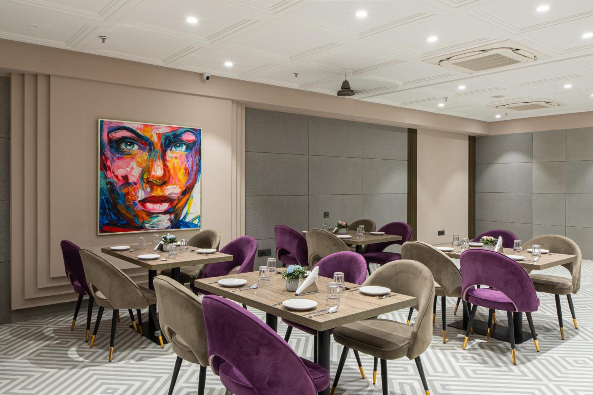 Hotel Sunstar Grand Delhi  Bagian luar foto