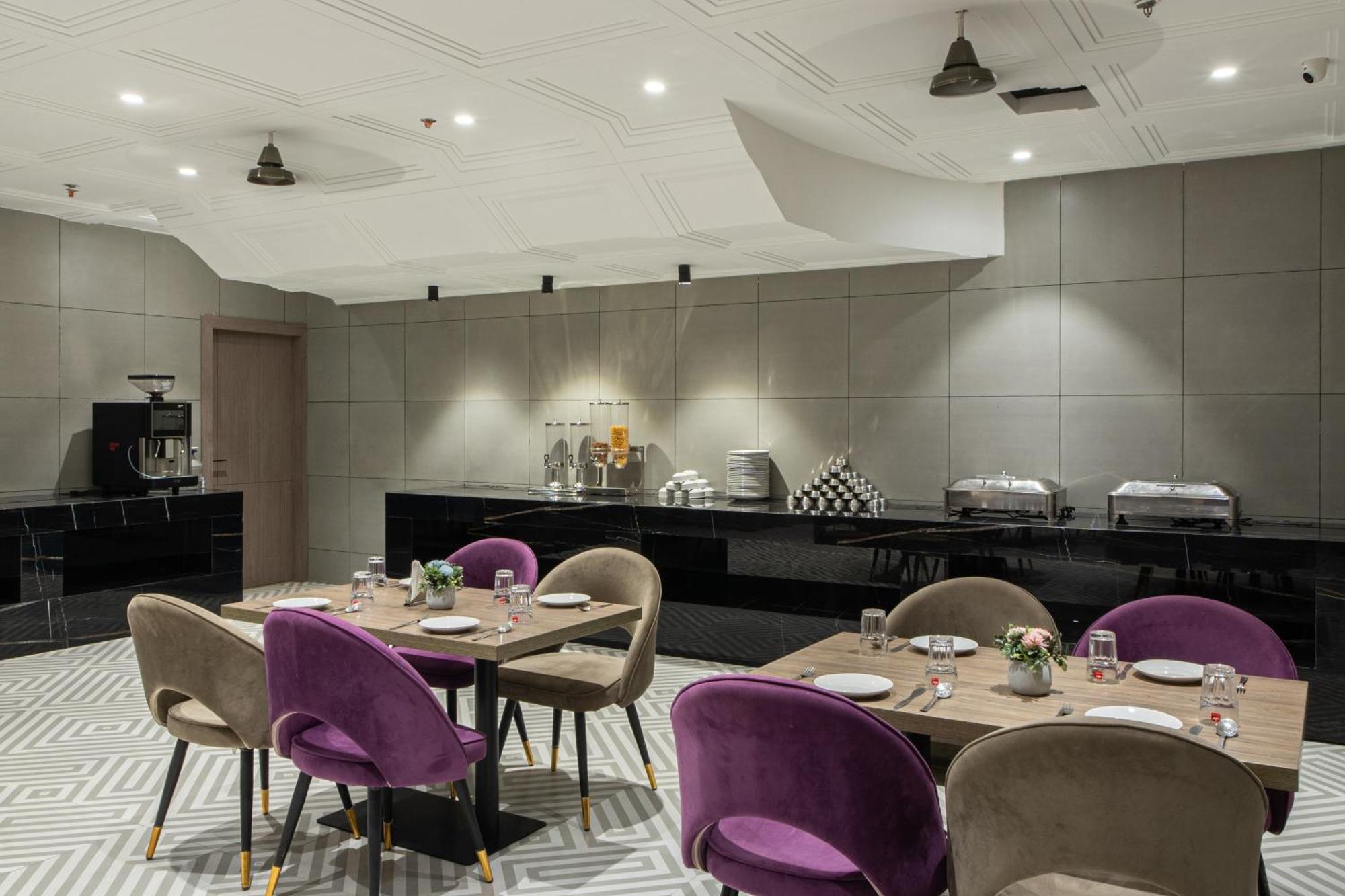 Hotel Sunstar Grand Delhi  Bagian luar foto
