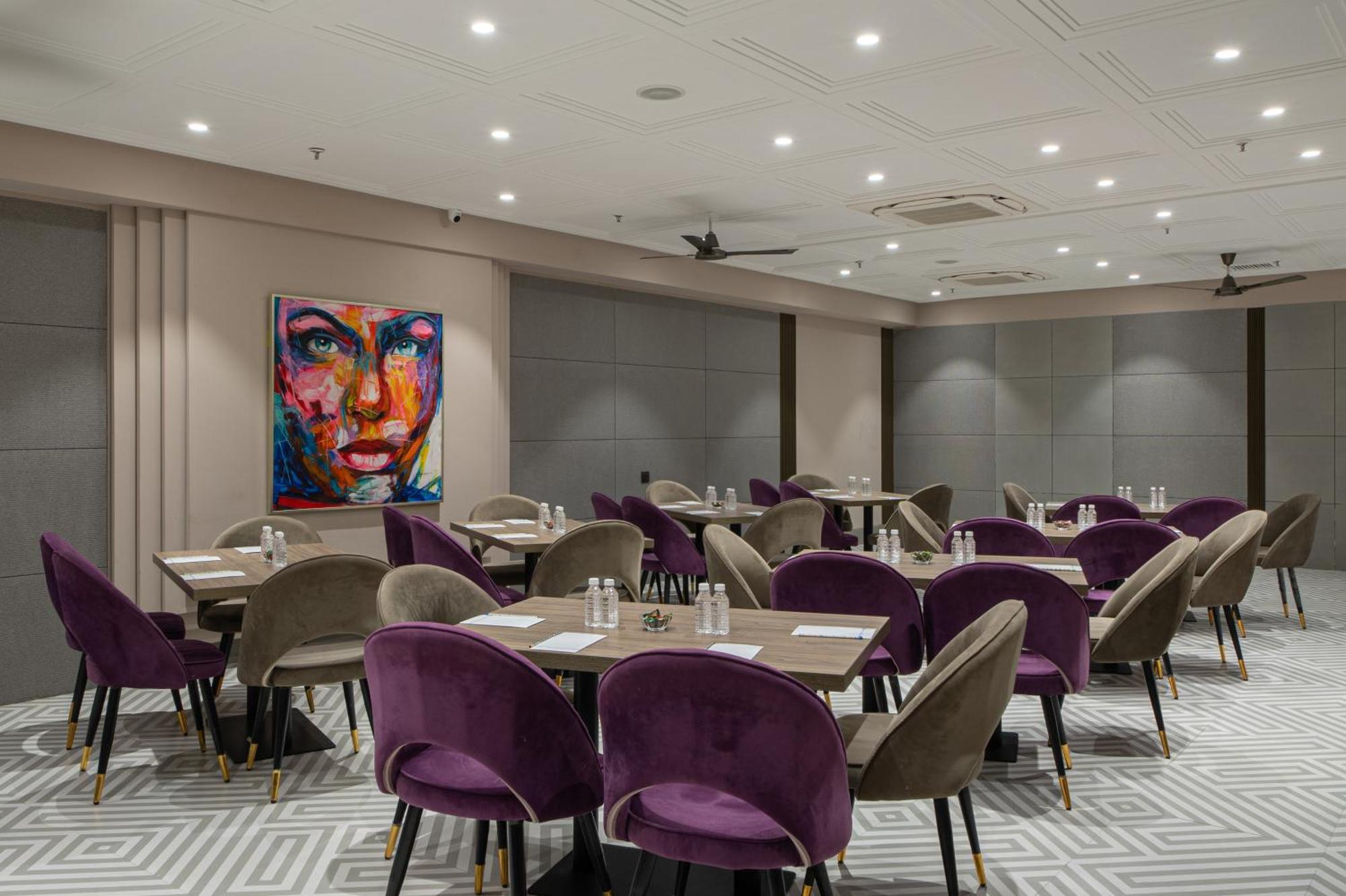 Hotel Sunstar Grand Delhi  Bagian luar foto