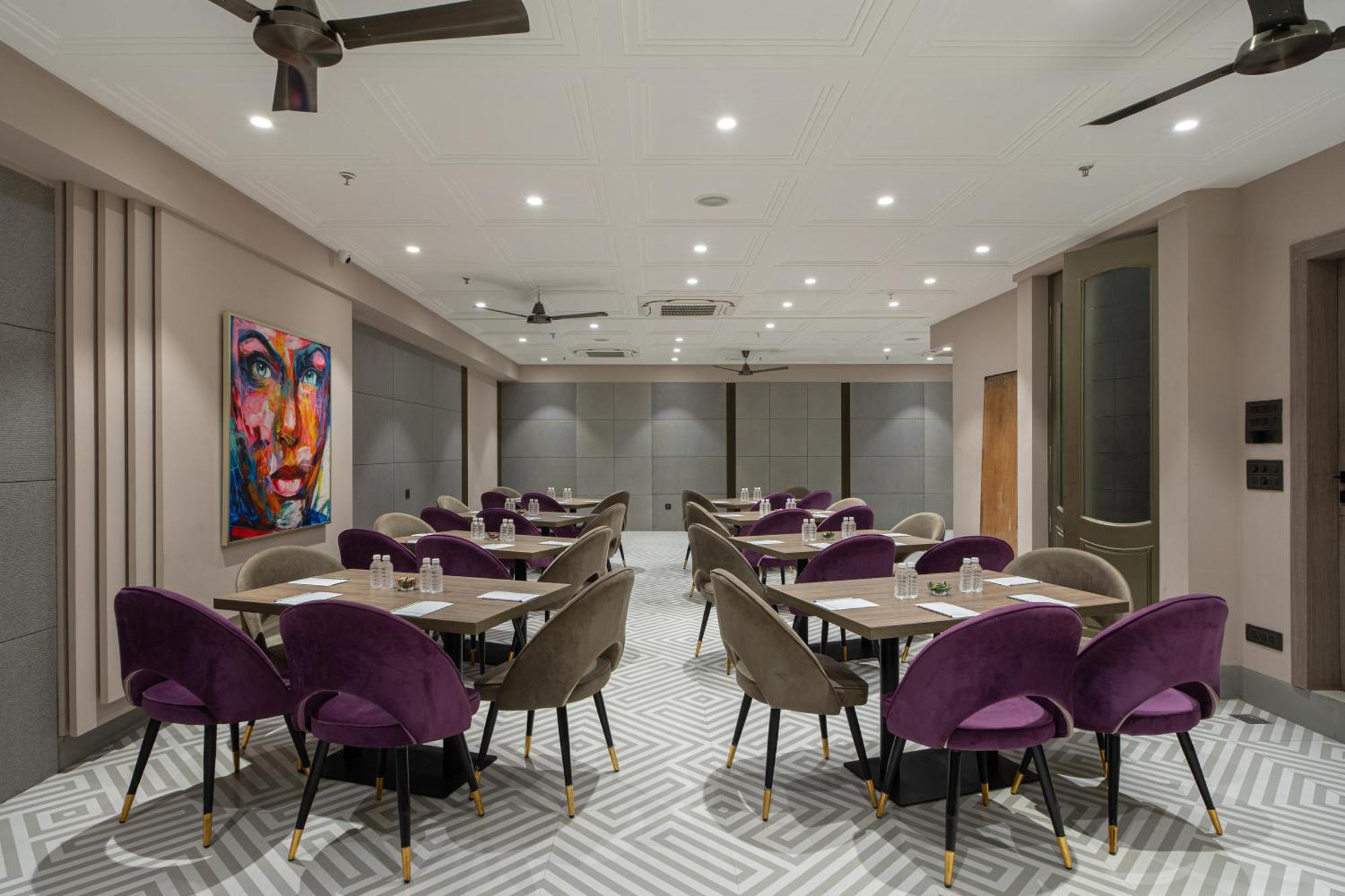 Hotel Sunstar Grand Delhi  Bagian luar foto