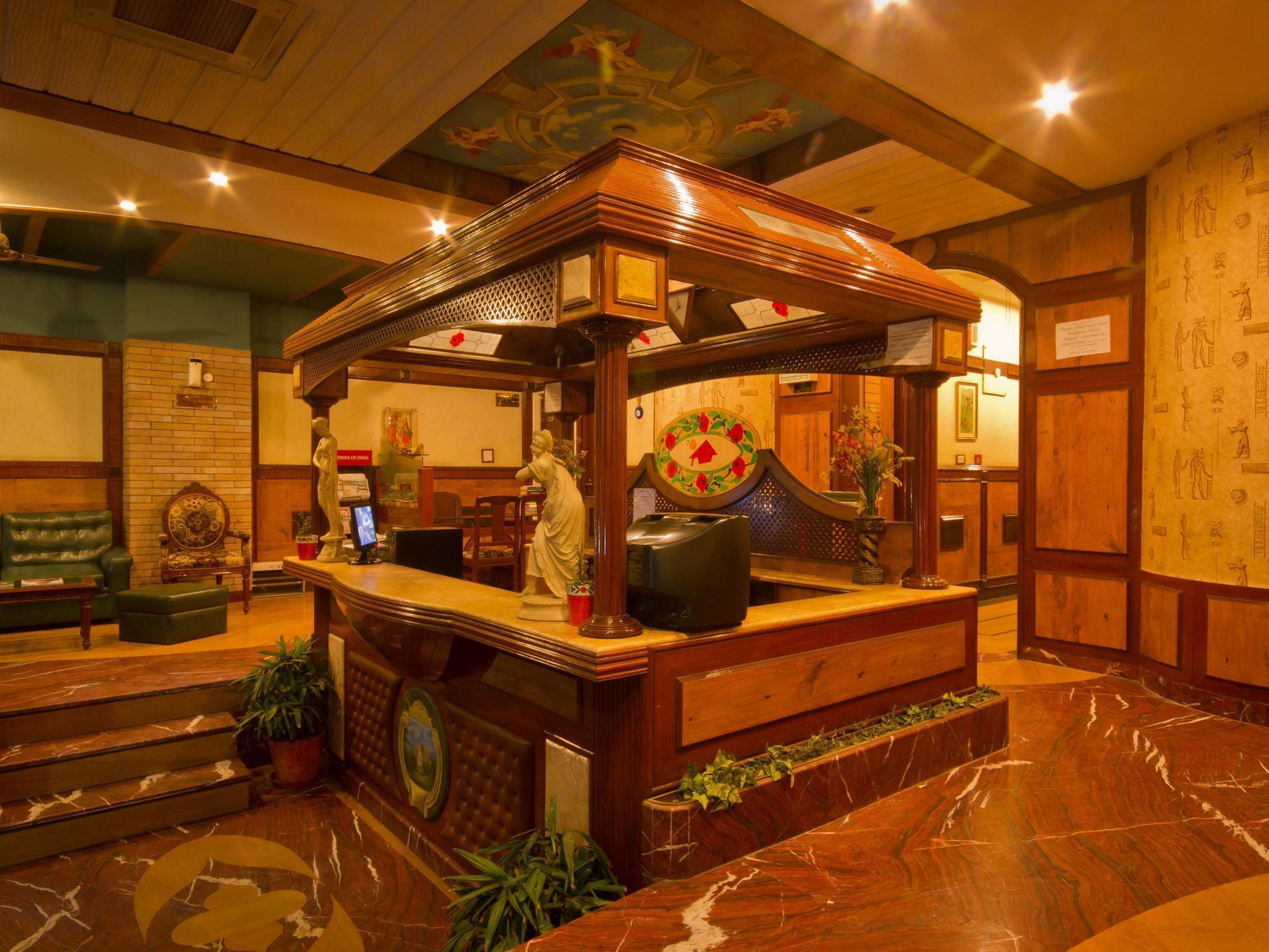 Hotel Sunstar Grand Delhi  Bagian luar foto