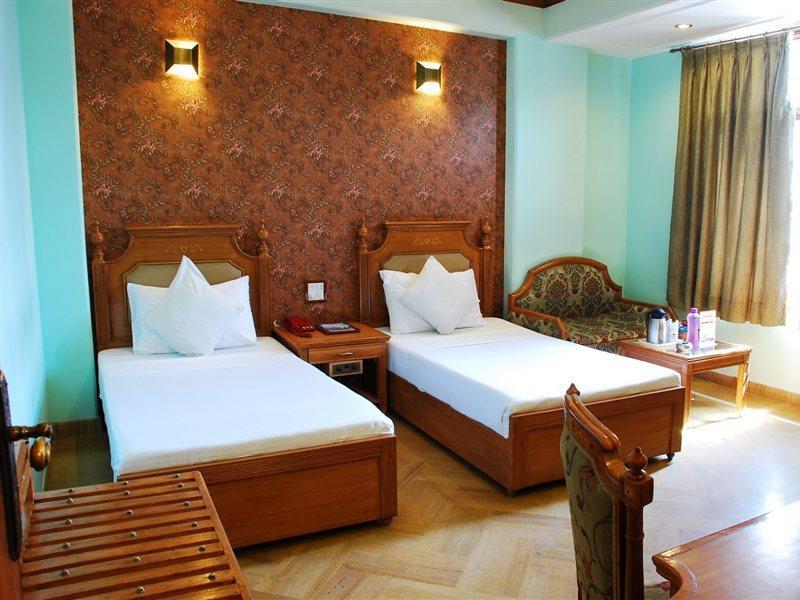 Hotel Sunstar Grand Delhi  Bagian luar foto