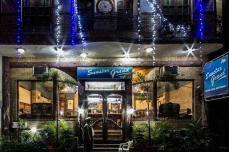 Hotel Sunstar Grand Delhi  Bagian luar foto