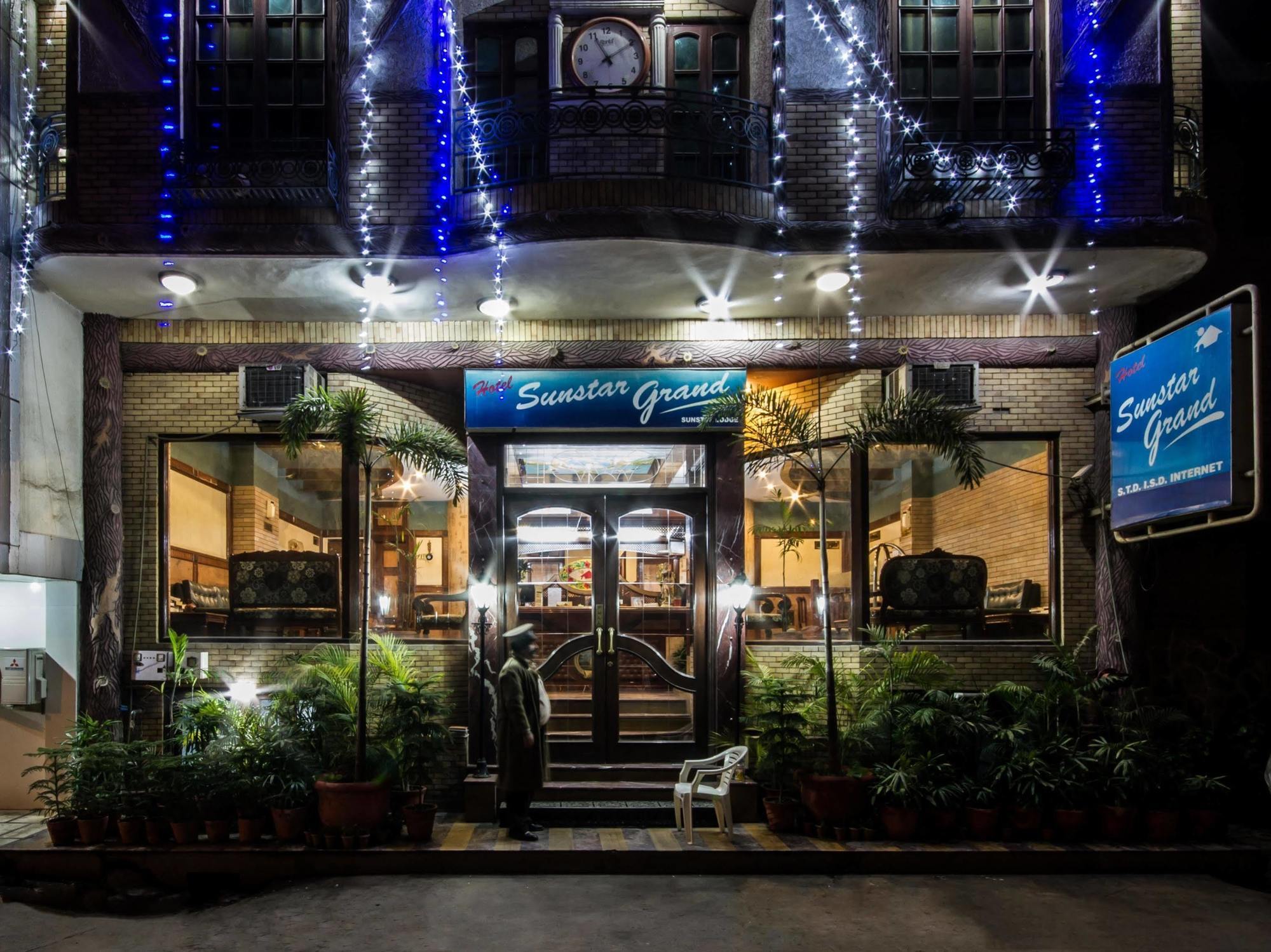 Hotel Sunstar Grand Delhi  Bagian luar foto
