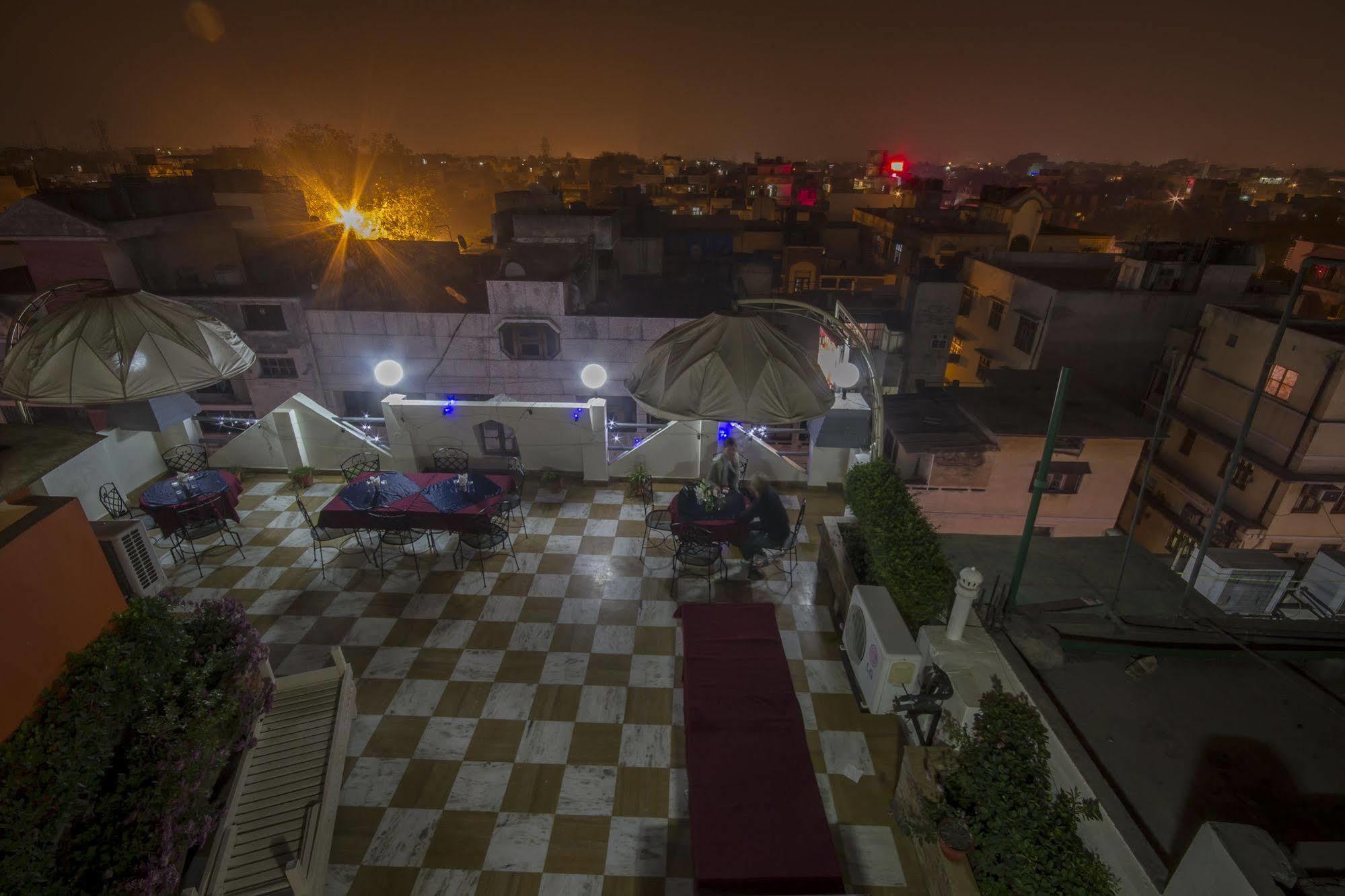 Hotel Sunstar Grand New Delhi Bagian luar foto